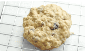 Oatmeal raisin cookies