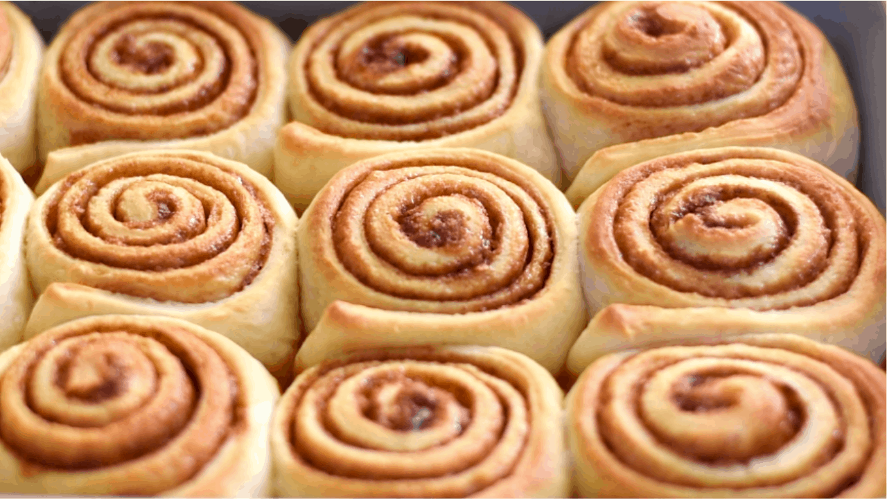 Quick and Easy Homemade Cinnamon Rolls Recipe / Soft and fluffy Cinnamon...