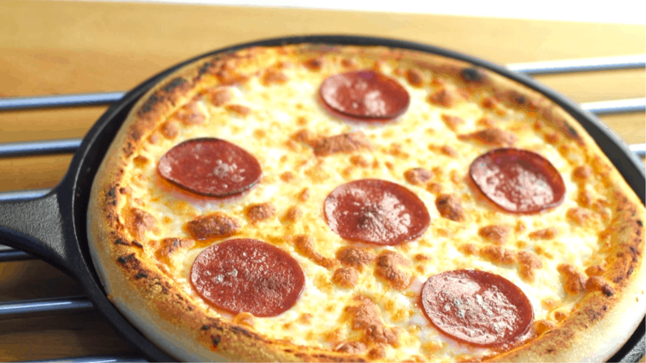 Cast Iron Skillet Pizza Recipe :The Best Pan Pizza Recipe
