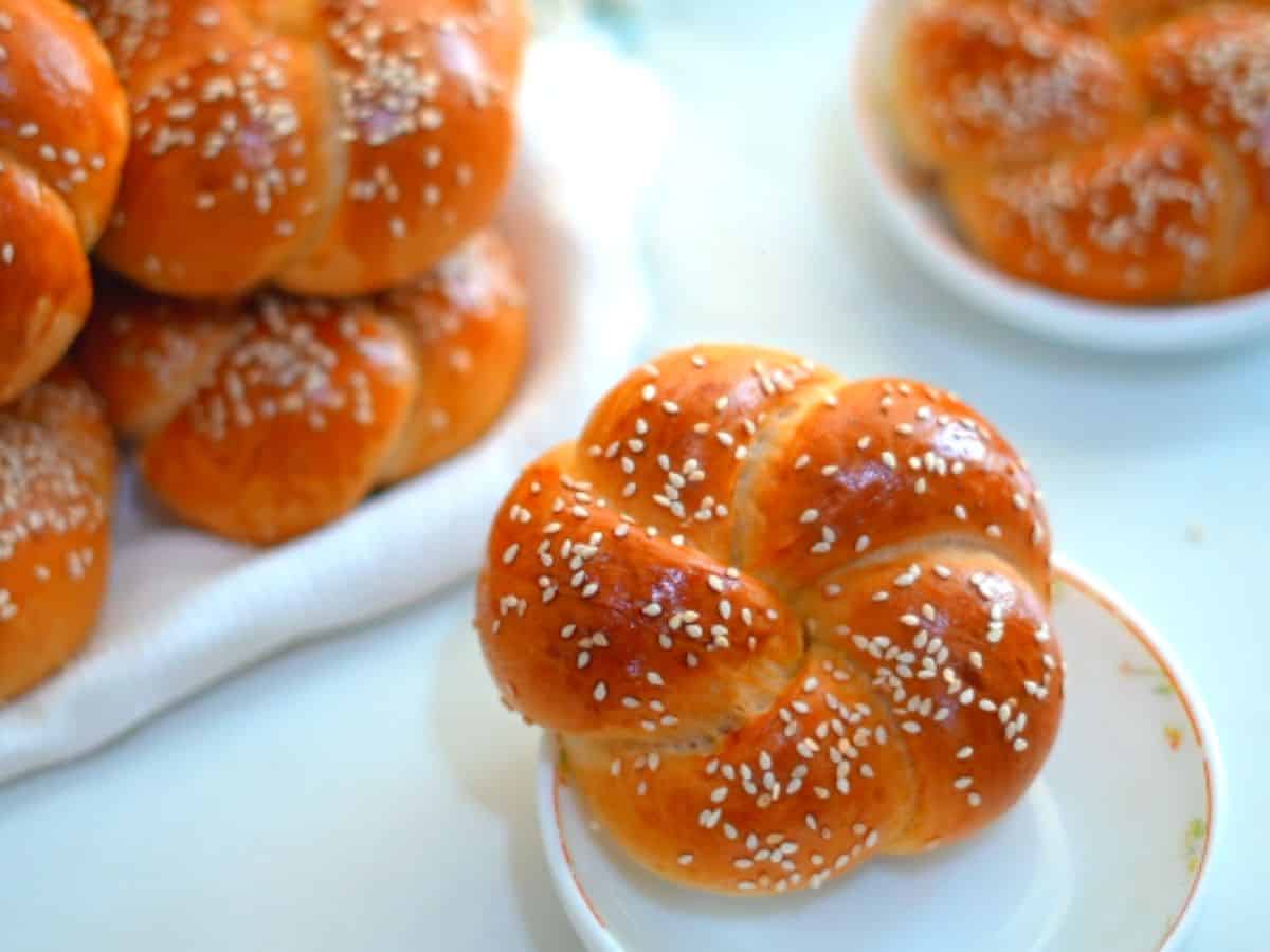 Easy Kaiser Roll Recipe MerryBoosters