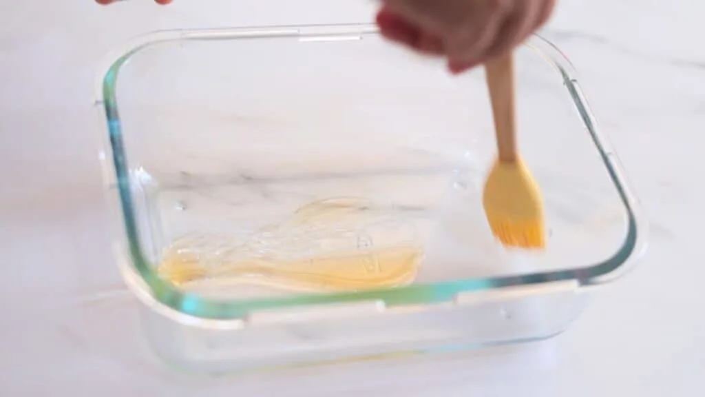 greasing pan for keeping sourdough