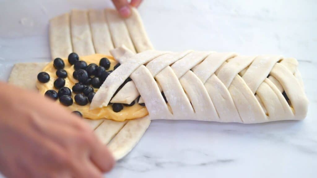 how to braid a braided blueberry cheese danish pastry