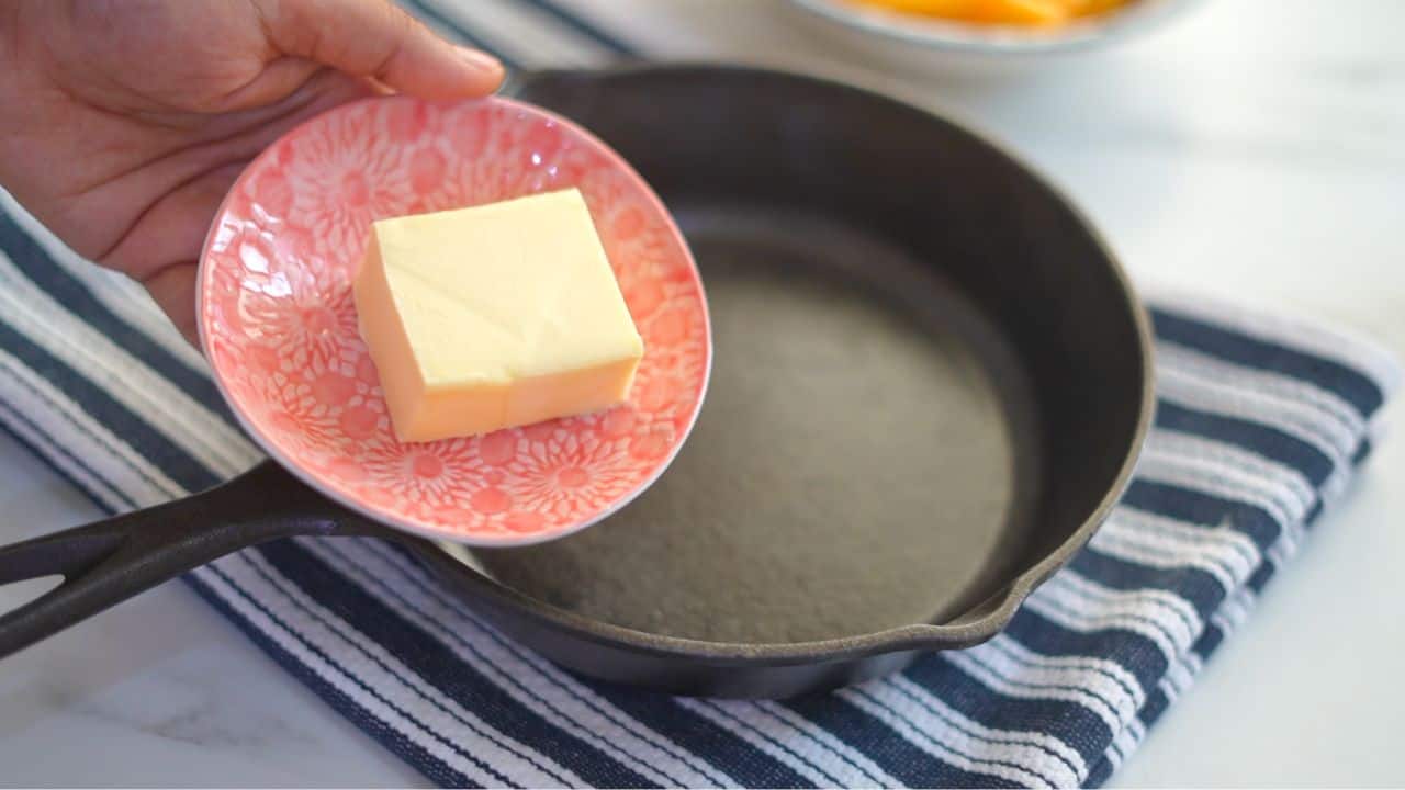 cast iron skillet peach cobbler recipe