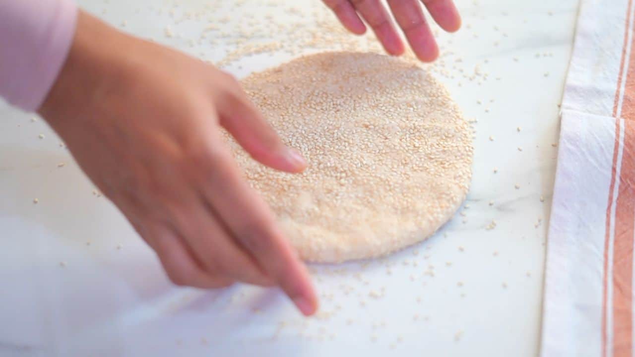 moroccan kobz with sesame seeds
