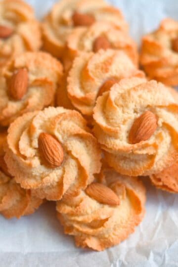 Italian almond cookies recipe with almond flour image